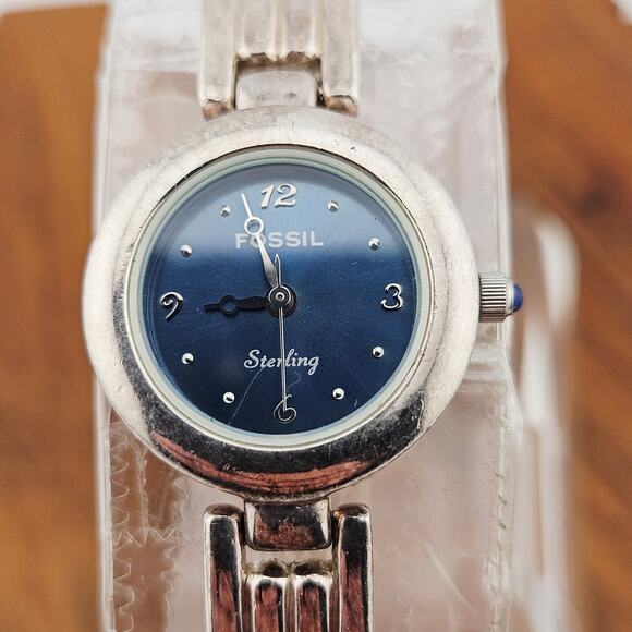 Fossil Sterling Silver Women's Round Dial Watch Sophisticated Minimalist SV-5014 - Picture 2 of 8